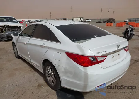 2013 Hyundai Sonata Gls z USA, uszkodzony, nr VIN 5NPEB4AC1DH747034